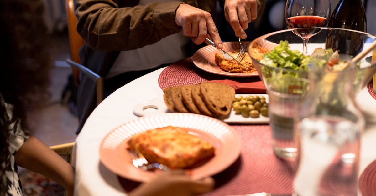 découvrez notre délicieuse recette de lasagne, un plat réconfortant et savoureux idéal pour les repas en famille ou entre amis. apprenez à préparer des couches de pâtes, de viande, de fromage et de sauce, le tout dans une harmonie de saveurs qui ravira vos papilles.