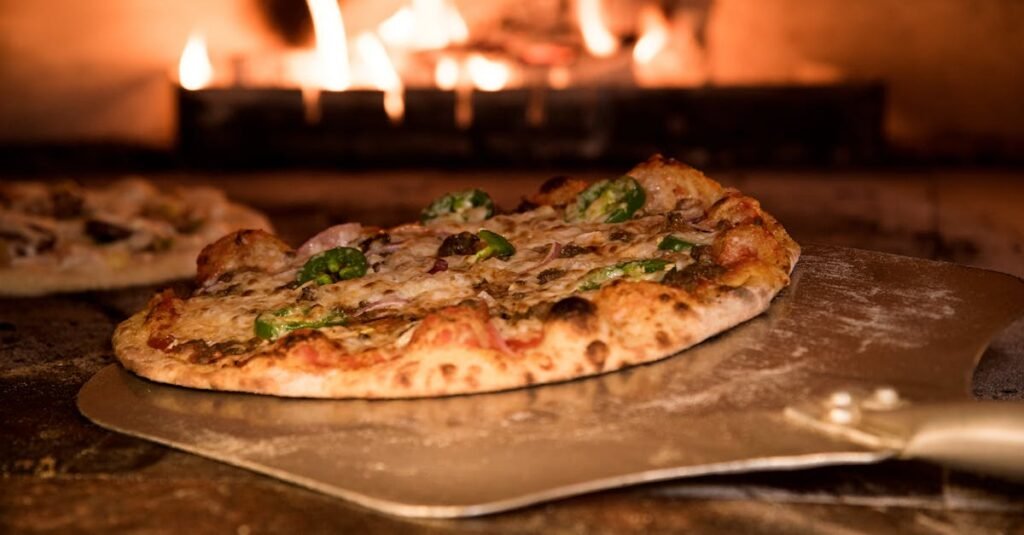 découvrez nos délicieuses pizzas artisanales, cuites au feu de bois, garnies d'ingrédients frais et savoureux. commandez dès maintenant et régalez-vous avec nos pizzas authentiques et généreuses.