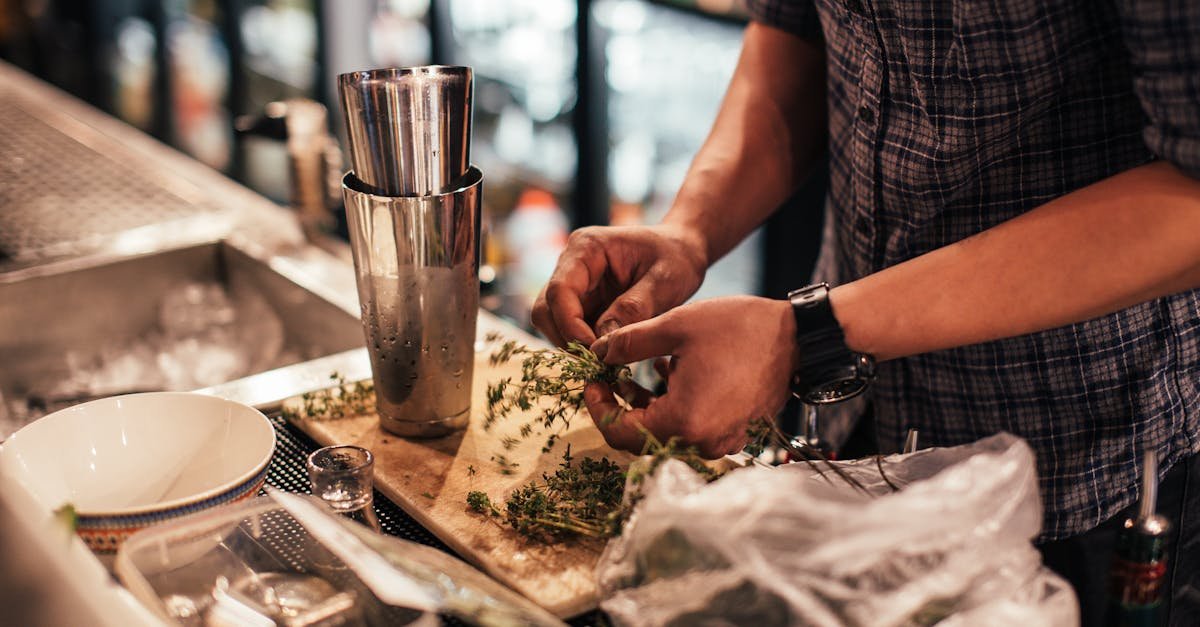 découvrez l'art de la mixologie et apprenez à créer des cocktails exquis grâce à nos conseils et recettes. du choix des ingrédients à la présentation, plongez dans l'univers fascinant des boissons mélangées.