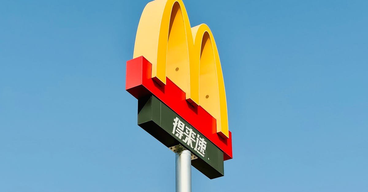 découvrez l'univers de mcdonald's, la célèbre chaîne de restauration rapide offrant des burgers savoureux, des frites croustillantes et des desserts irrésistibles. profitez de nos menus variés, adaptés à toutes vos envies, le tout dans un cadre convivial et chaleureux.