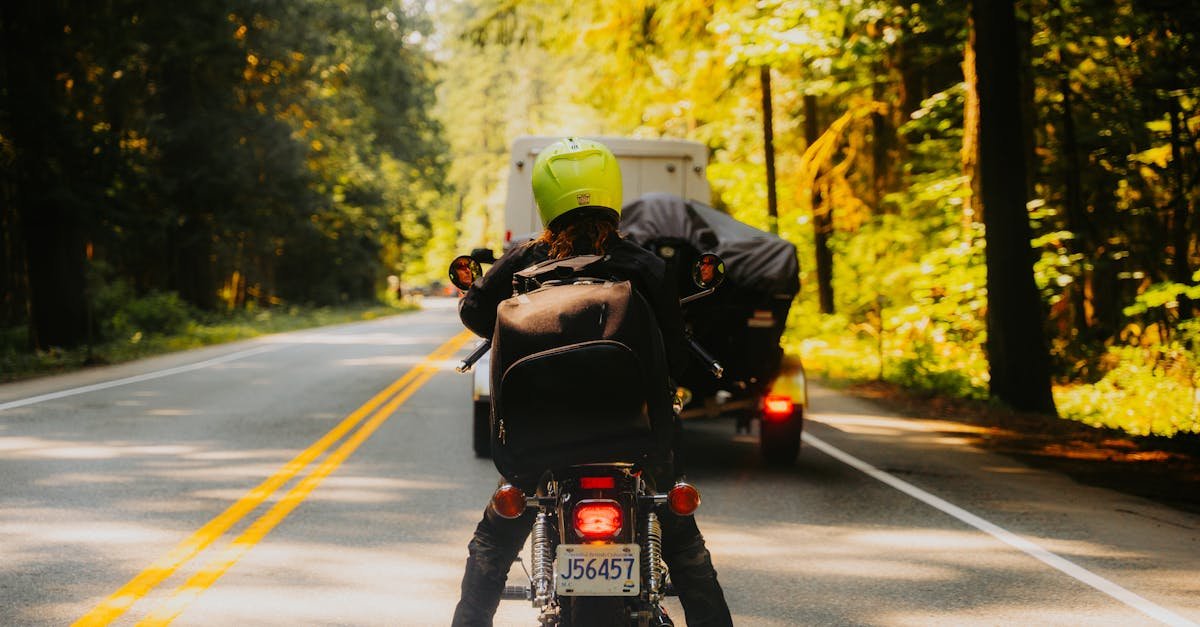 Entdecken Sie die Gefahren von rücksichtsloser Fahrweise, deren Auswirkungen auf die Verkehrssicherheit und die rechtlichen Konsequenzen. Informieren Sie sich über riskantes Verhalten, das vermieden werden sollte, um das Leben und die Sicherheit aller auf der Straße zu gewährleisten.