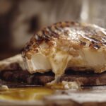 Camembert vom Grill: ein einfaches und schnelles Rezept zum Zubereiten