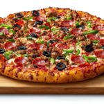 Cyril Lignac révèle la recette secrète de sa pâte à pizza croustillante à partir de 4 ingrédients incontournables de notre cuisine