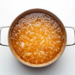 Descubra a saborosa receita da sopa de cebola gratinada por Hugo Saint-Jacques