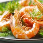 Dégustation en vidéo : Wok de gambas et fenouil flambé au pastis, une recette exquise à découvrir sur Petits Plats en équilibre