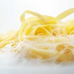 Receta de fettuccine cremoso con champiñones y espinacas
