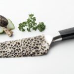 Écoutez notre podcast sur les escapades culinaires : Découvrez la recette exquise de Ballotine de volaille aux morilles et céleri-rave du chef Daniel Lutrand (Pastis